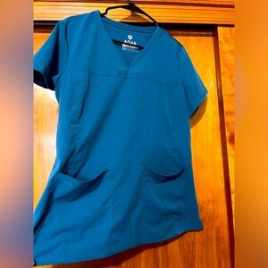 Adar Pro scrub top Large